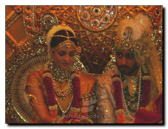 Aish and Abhi at Thirupathi - Gallery