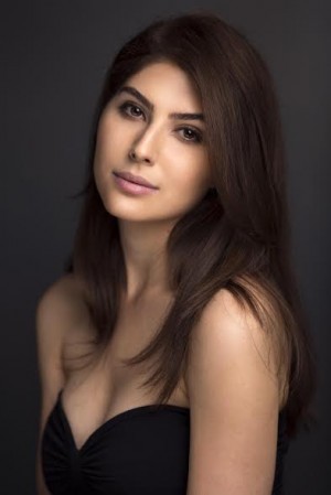 Naaz Norouzi (aka) Naz Norouzi