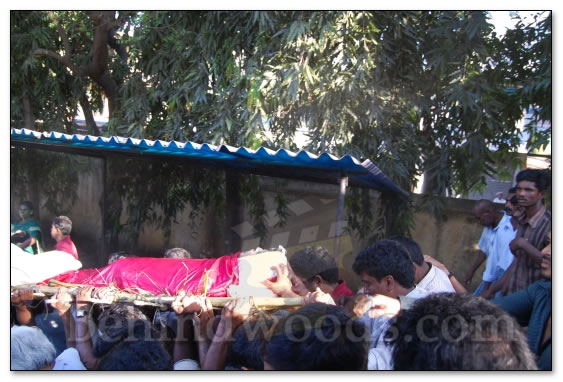 Raghuvaran laid to rest - images