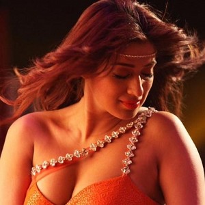 Julie 2 - Maala Seenha full video song | Raai Laxmi sizzles