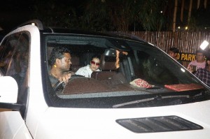Legendary Actor Padma Bhushan Shashi Kapoor Passes Away - Bollywood Celebs Visit