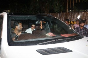 Legendary Actor Padma Bhushan Shashi Kapoor Passes Away - Bollywood Celebs Visit