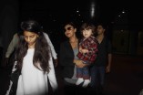  SRK with his family snapped at Mumbai Airport