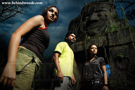 Aayirathil Oruvan - Movie Images