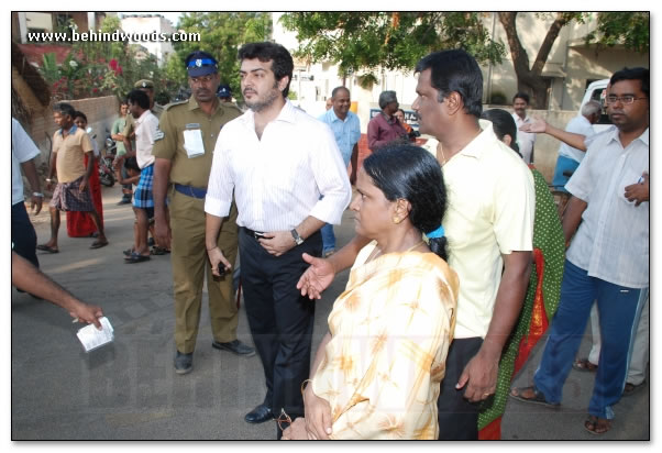 Ajith, Vijay and Sarath Vote - Images