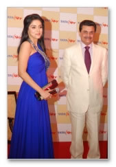 Asin dines with Tatasky winner - Images