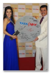Asin dines with Tatasky winner - Images