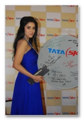 Asin dines with Tatasky winner - Images