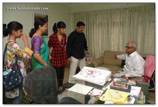Kamal calls on K Balachander - images 