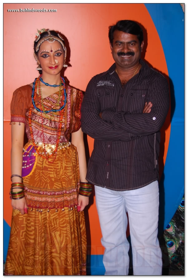 Classical performance by Seemans nieces - Images