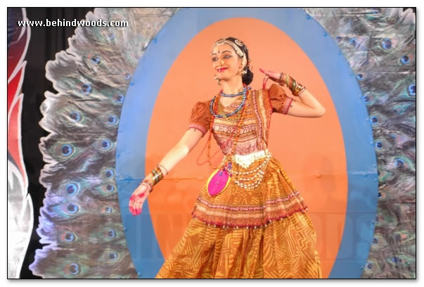 Classical performance by Seemans nieces - Images