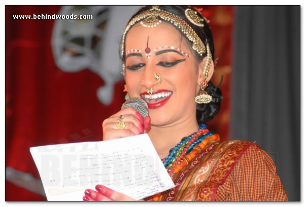 Classical performance by Seemans nieces - Images