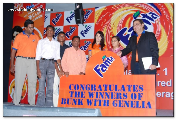 Genelia date with fans - Images