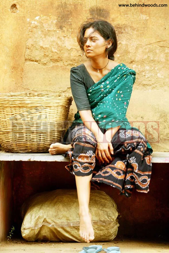 Naan Kadavul Movie - Images