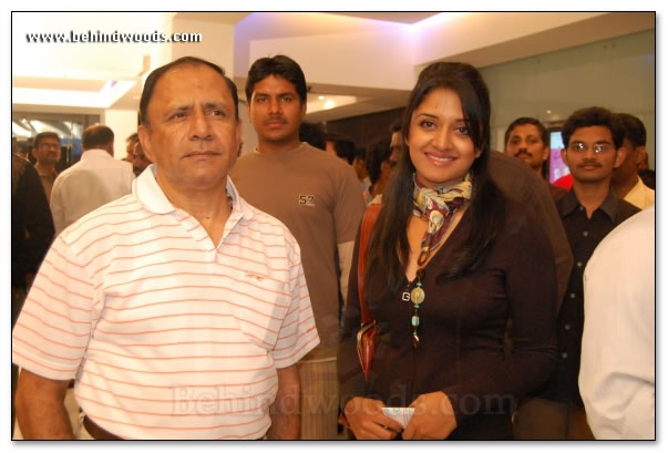 Naan Kadavul Premiere Show - Images