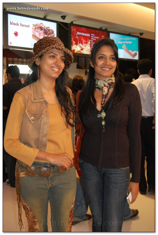 Naan Kadavul Premiere Show - Images