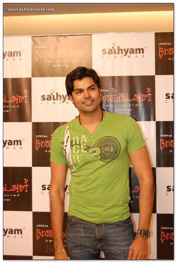 Naan Kadavul Premiere Show - Images