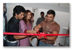Star couples launch gym - images