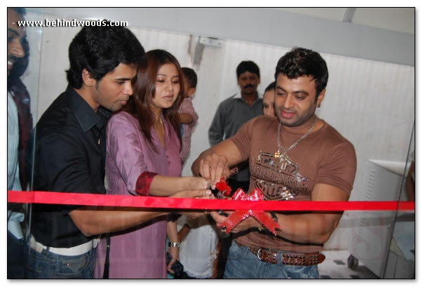 Star couples launch gym - images