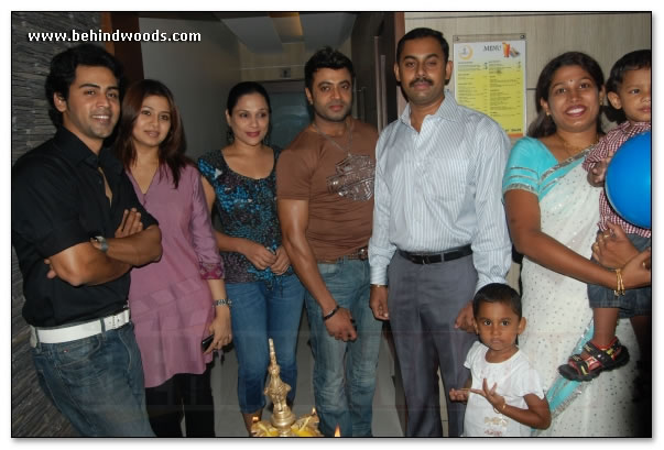 Star couples launch gym - images