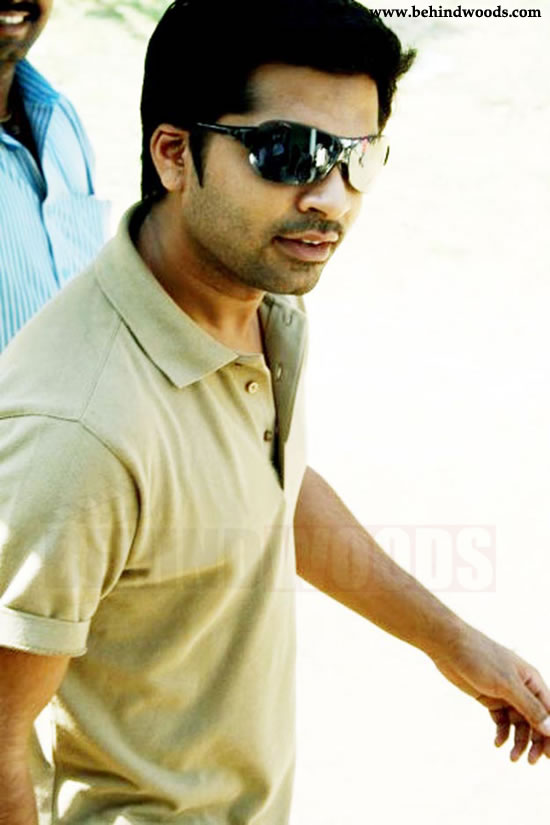 Vinnai Thaandi Varuvaaya