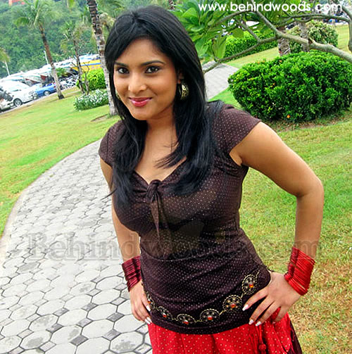 south indian actress wallpaper. divya 03 South Indian actress