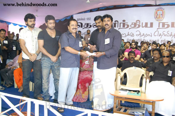 Showing solidarity  images of Kollywood fast 