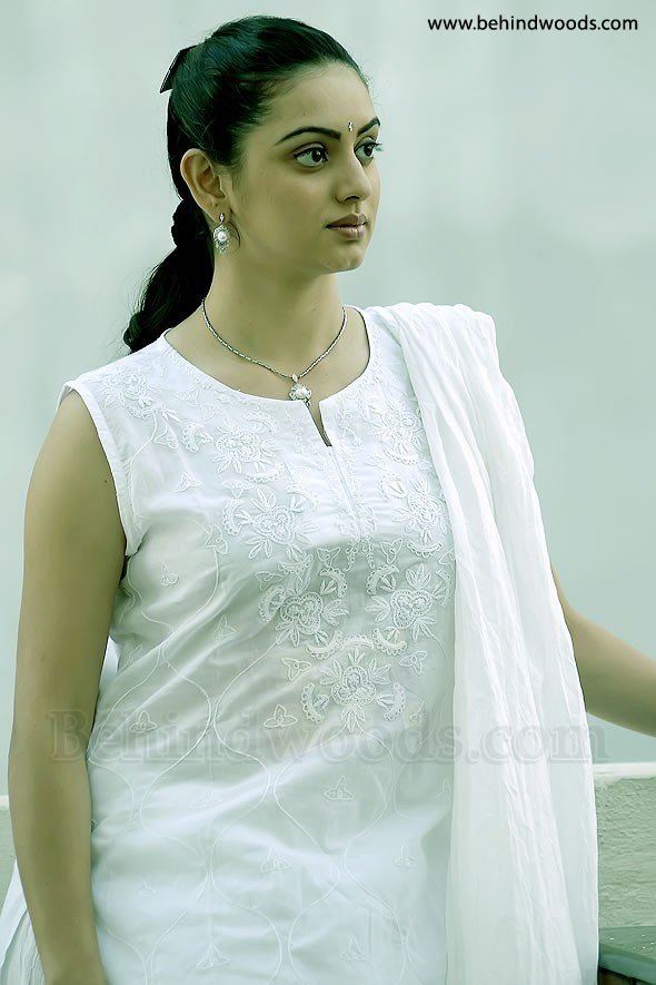 http://www.behindwoods.com/image-gallery-stills/photos-6/shruthi/shruthi-10.jpg