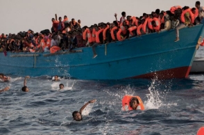 1,000 asylum seekers stranded in the Mediterranean