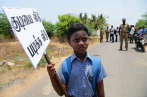 7-year-old shuts down a wine shop in Tamil Nadu