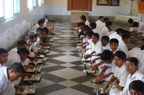 8 students hospitalised after lizard found in mid-day meal