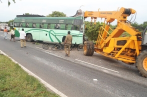 60 passengers escape bus accident in TN