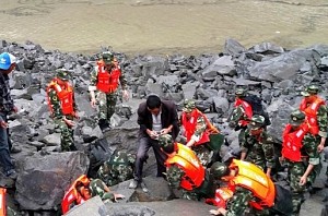 China landslide: 15 bodies found, hopes fade for 118 still missing