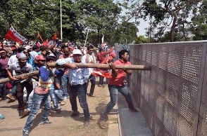 Clash erupts between Left Front workers and policemen