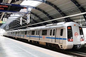 Delhi man commits suicide by jumping before metro rail