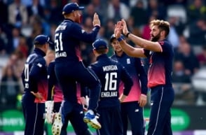 England beats South Africa by 9-Wicket