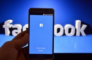Facebook to test GIF button feature for comments