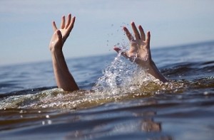 Four doctors drown while taking selfies near Pune