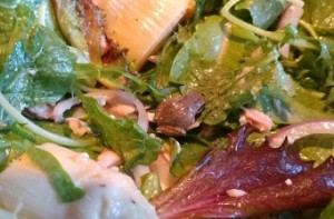 Woman finds frog in packed salad, keeps it as pet