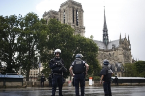 Gunshots fired outside Notre-Dame cathedral in Paris