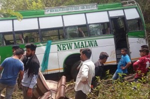 Himachal: Bus falls into gorge killing 10