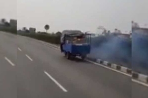 Auto runs without driver, Video goes viral