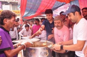 Gambhir starts community kitchen to provide free food for poor