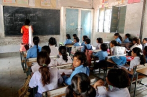 Government to shut 800 primary schools
