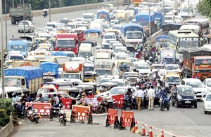 Heavy vehicles banned on Mumbai's Western Express Highway