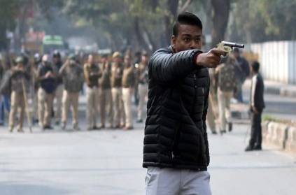 Man shoots at protestors in delhi jamia millia video out