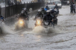 Mumbai police urges people to stay indoors, Heavy rainfall forecasted in the next 48 hours