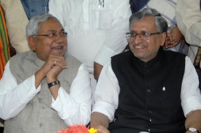 Nitish splits from Grand Alliance, ED case against Lalu