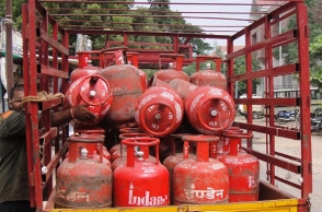 Non-subsidised LPG cylinder price hiked by Rs 73.5