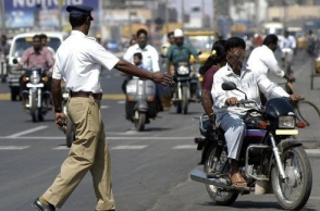 Traffic cops issue challan to police who violate traffic rules